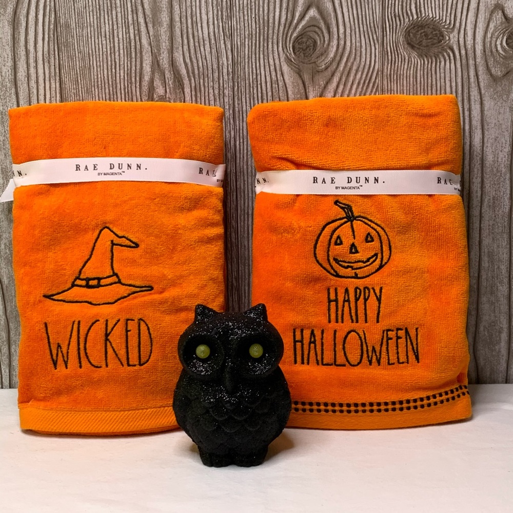 NWT🖤Pair of Rae Dunn HAPPY HALLOWEEN Hand Towels - Picture 5 of 7